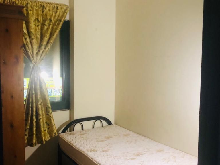 Big Partition for Executive - Preferably for SINGLE Filipino